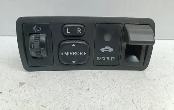 Toyota Corolla E120 E130 Wing mirror switch 777665 183574