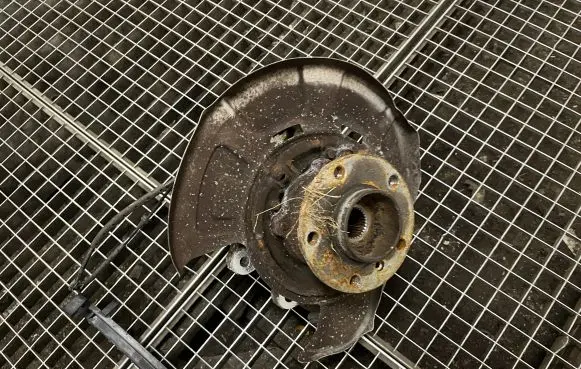 BMW X5 F15 Rear wheel hub 6770984 677098406