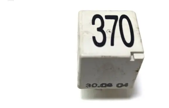 Volkswagen PASSAT B5.5 Other relay 8D0951253