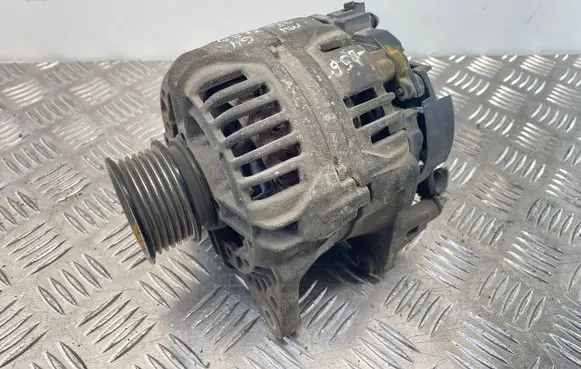 Volkswagen Golf IV Generator/alternator 037903025E 0124315004