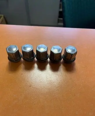 Land Rover Discovery Sport Nuts/bolts 