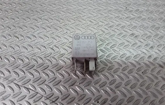 Volkswagen Golf V Other relay 1K0951253 0332011100