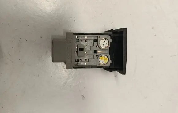 Toyota Avensis T250 Windscreen/window heater switch 153261