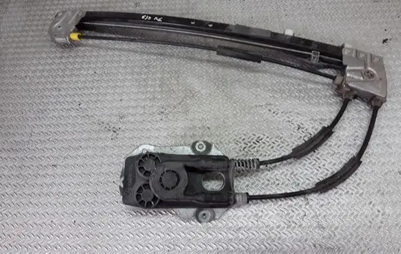 Rear door manual window regulator
