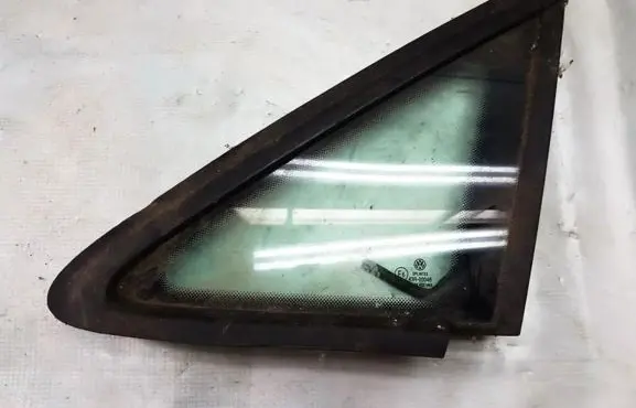 Volkswagen Touran I Front triangle window/glass 