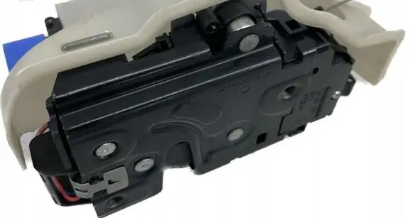 Volkswagen Caddy Front door lock 25100D6