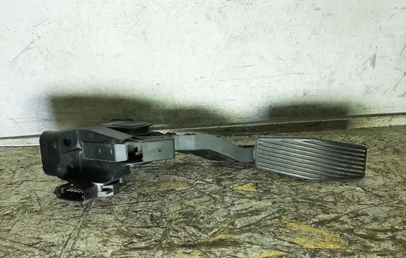 Opel Zafira A Accelerator throttle pedal 0281002298 90581208AQ