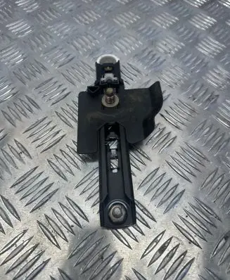 Volkswagen Phaeton Seat belt adjustment rail 0463362