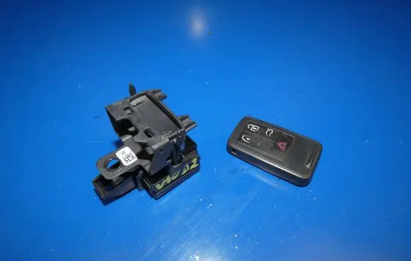 Volvo V40 Ignition lock AH4N15607AE 28227917 3659AV01125