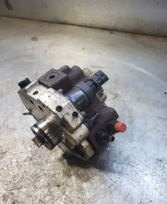 Volvo S80 Fuel injection high pressure pump 8642778 0445010043