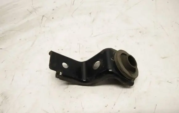 Toyota RAV 4 (XA30) Radiator mount bracket 1652328030