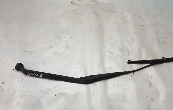 Mitsubishi Outlander Front wiper blade arm