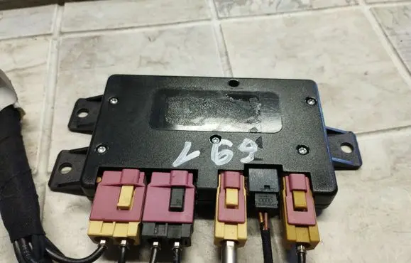 Audi A6 Allroad C5 Antenna control unit RT59Z019000 4B9971650L