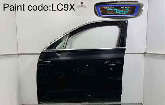 Volkswagen Touareg III Front door