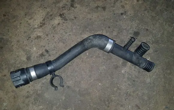 BMW 5 E39 Engine coolant pipe/hose 8379982