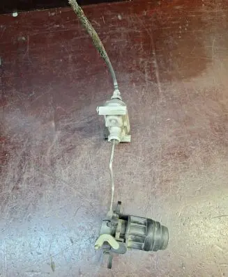 Volkswagen PASSAT B4 Tailgate exterior lock 
