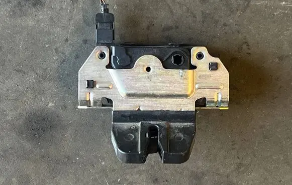 Opel Zafira B Tailgate/trunk/boot lock/catch/latch 495058724 172851956