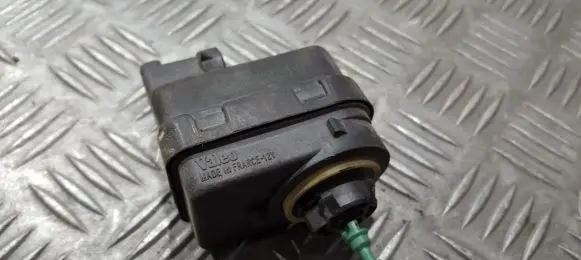 Headlight level adjustment motor
