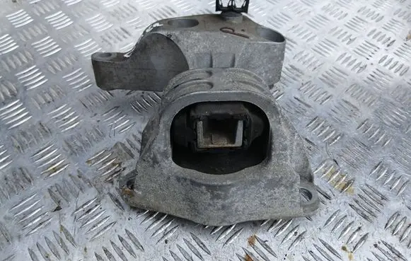 Dacia Duster Engine mounting bracket