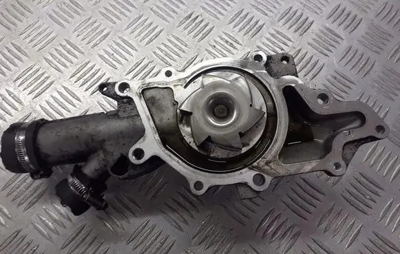 Mercedes-Benz 200 300 W123 Water pump R6462010110
