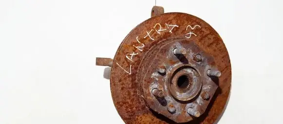 Hyundai Lantra I Front wheel hub