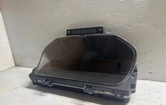 Volvo V60 Speedometer (instrument cluster) 32374025