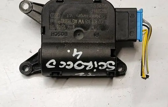 Volkswagen Scirocco Air flap motor/actuator 1K0907511T2 1K0907511 983389HF
