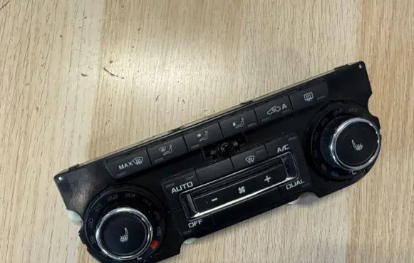 Skoda Yeti (5L) Climate control unit 3T0907044CJ