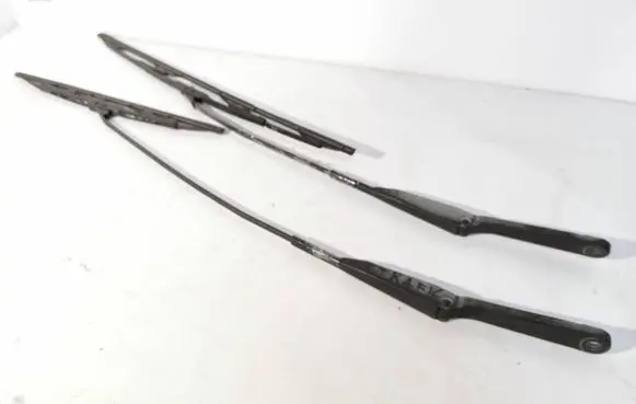 Renault Trafic II (X83) Front wiper blade arm