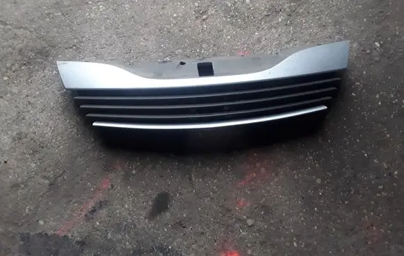 Renault Laguna II Front bumper upper radiator grill 8200012581
