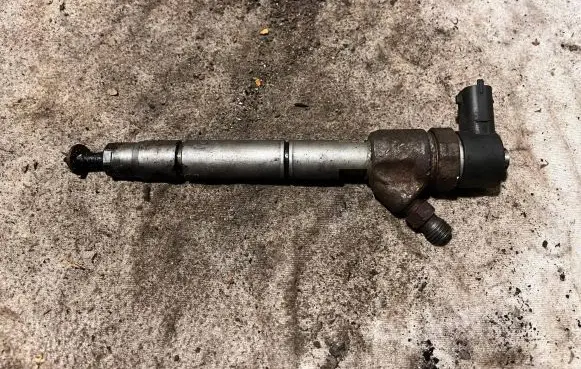 KIA Ceed Fuel injector 338002A400 0445110256