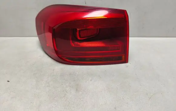 Volkswagen Tiguan Rear/tail lights 5N0945095Q