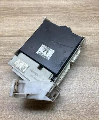 Toyota Prius (XW30) Fuse module 8922147222 8273047420A