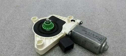 Mercedes-Benz E W238 Front door window regulator motor A0009066206