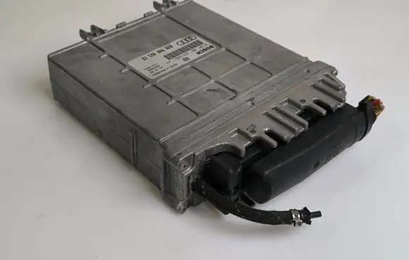 Volkswagen PASSAT B6 Engine control unit/module 0281001425 28SA2886 028906021CE