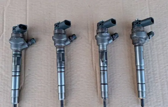 Volkswagen PASSAT B7 Fuel injector 