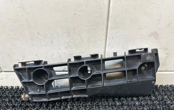 Toyota Prius (XW50) Front bumper mounting bracket 5211547020