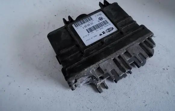 Volkswagen Golf III Engine control unit/module 032906030R