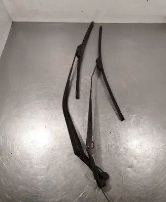 Mitsubishi ASX Front wiper blade arm