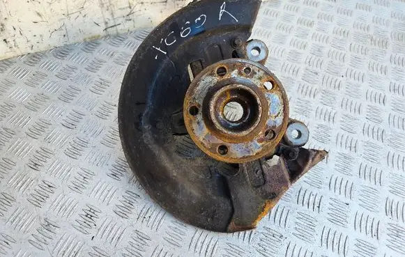 Front wheel hub