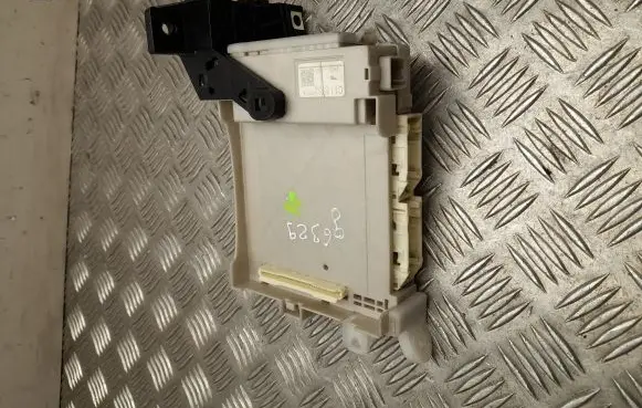 Toyota Prius (XW30) Comfort/convenience module 8273047500