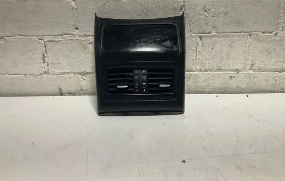 BMW 3 E90 E91 Rear air vent grill 7129556 6932024 6932023