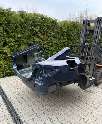 BMW i4 Set of end parts 