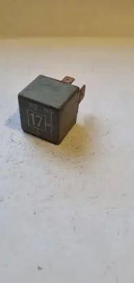 Volkswagen PASSAT B5 Other relay 171937503A 11010000