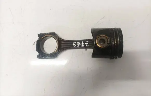 Volkswagen PASSAT B4 Piston with connecting rod