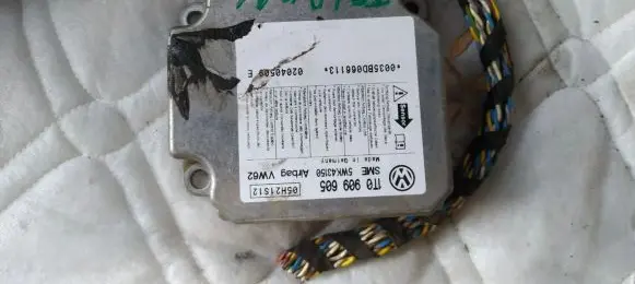 Volkswagen PASSAT B6 Airbag control unit/module 1T0909605