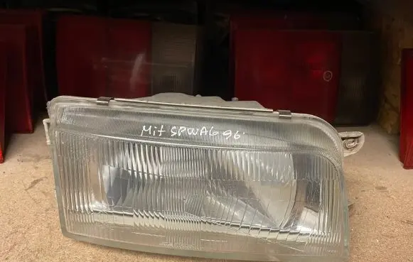 Mitsubishi Space Wagon Headlight/headlamp 11037623 11037624