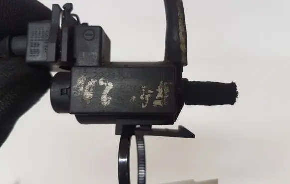 BMW 5 E39 Turbo solenoid valve 72234100 1742712