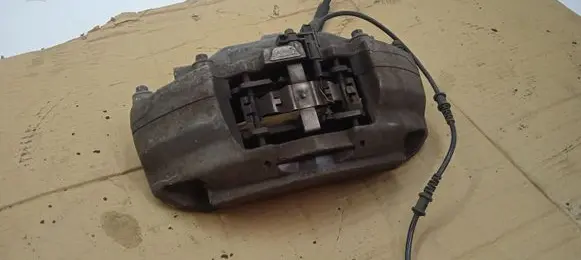 Mercedes-Benz E W213 Front brake caliper B89904008A