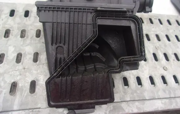 BMW 7 E65 E66 Air filter cleaner box bracket assembly 7531800